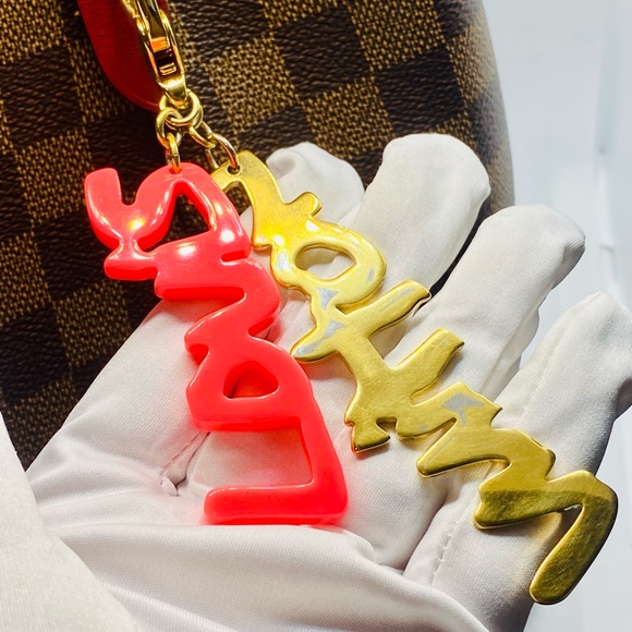 EUC Louis Vuitton LE Fuchsia Stephen Sprouse Graffiti Key Holder / Bag Charm - Picture 5 of 17